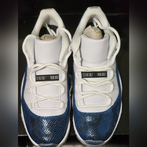 Air Jordan 11 Retro Low LE Size 12 Men - Picture 3 of 7